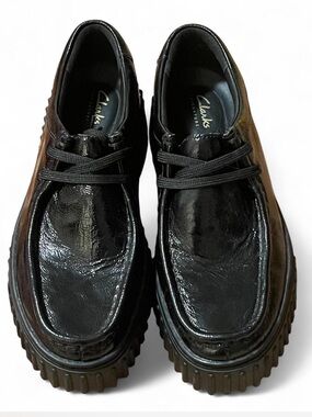 Clarks Torhill Bee Black Crinkle Patent Leather Platform Loafers NWOT